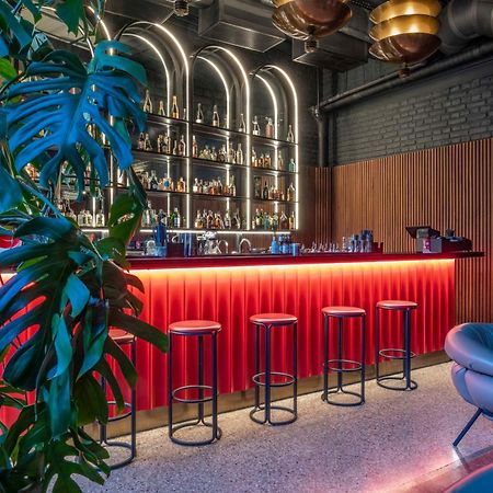 Radisson Red Tbilisi Hotell Exteriör bild
