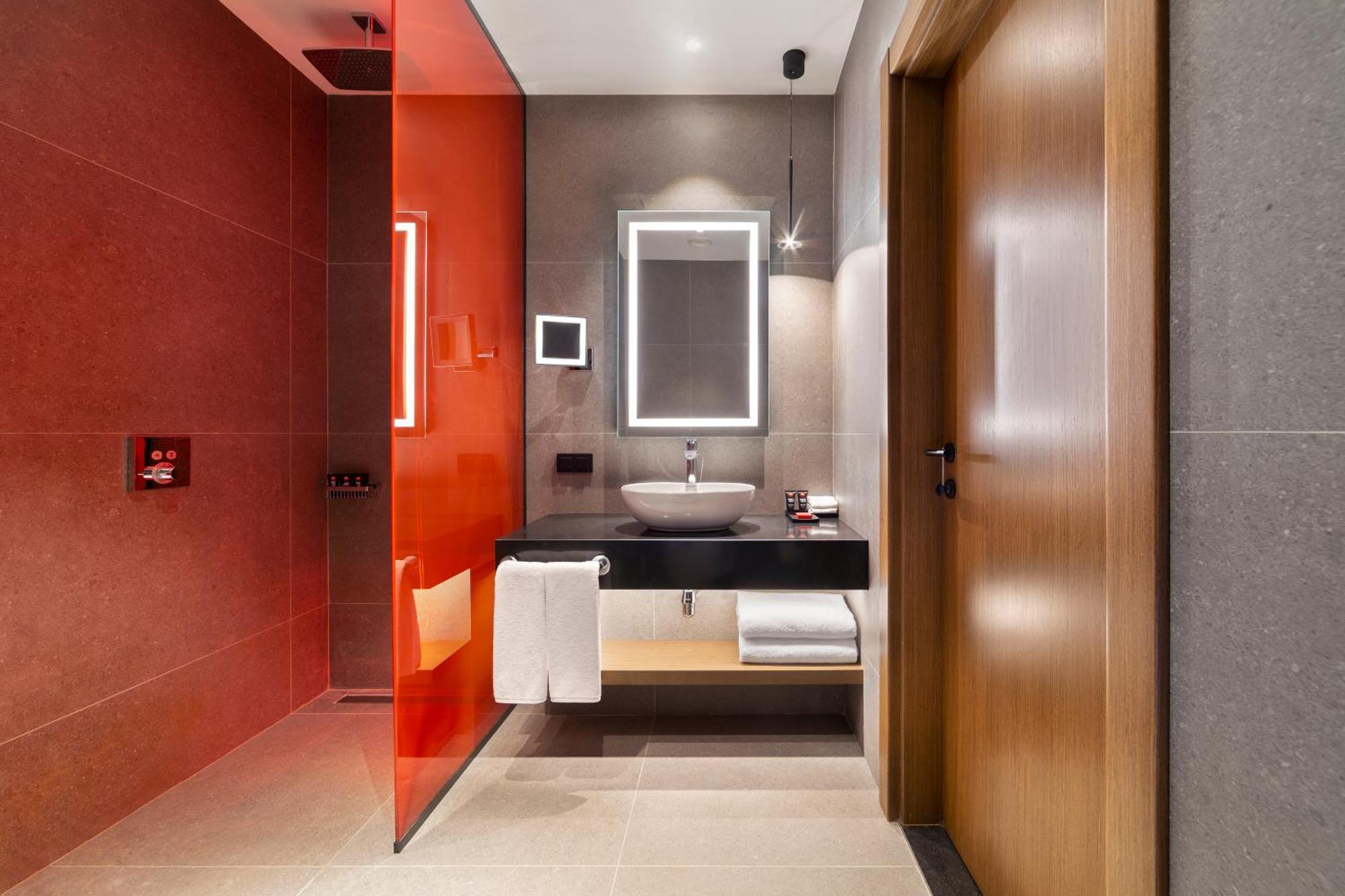 Radisson Red Tbilisi Hotell Exteriör bild