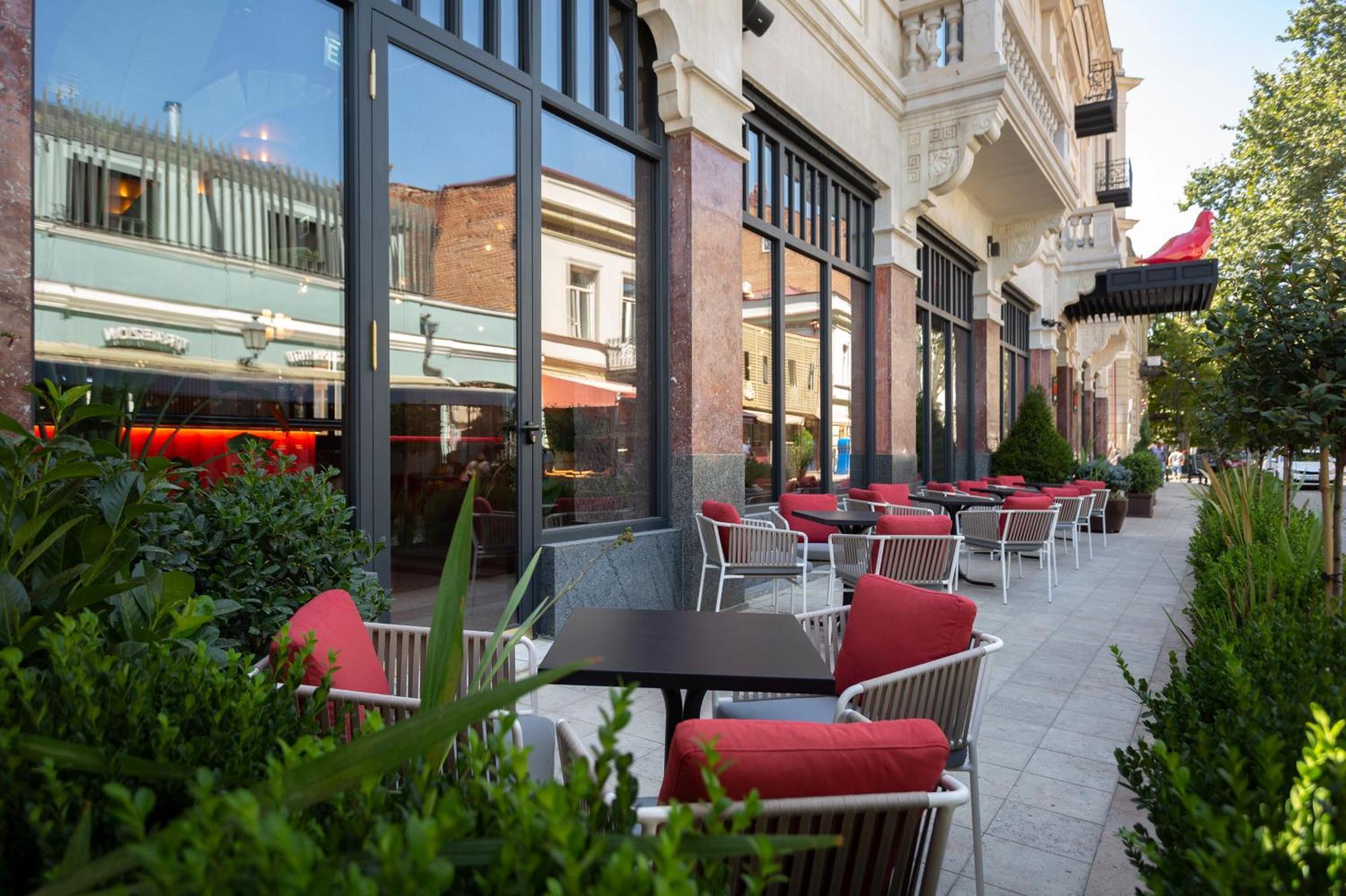 Radisson Red Tbilisi Hotell Exteriör bild