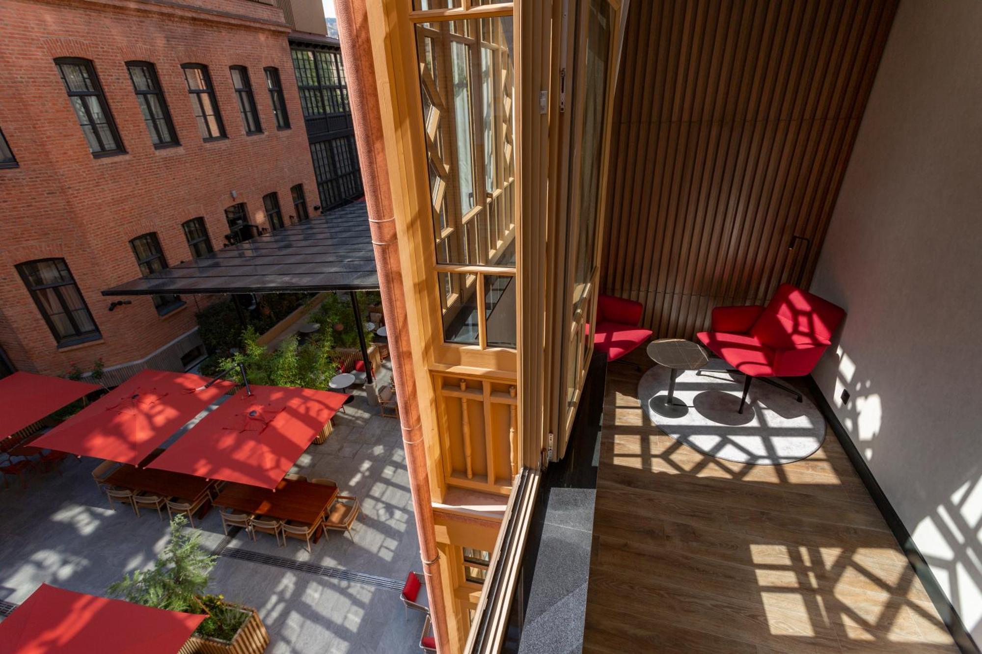 Radisson Red Tbilisi Hotell Rum bild