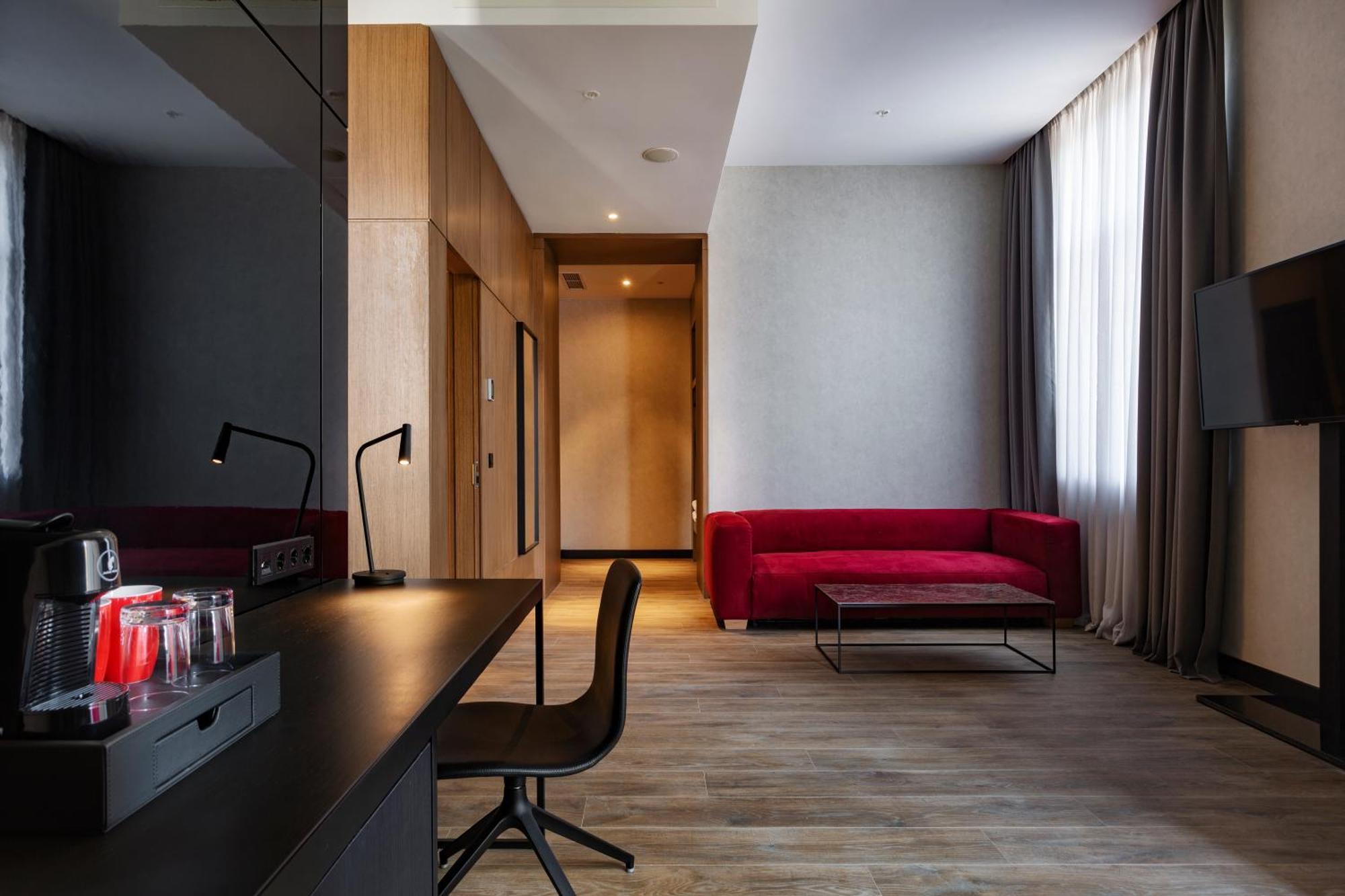 Radisson Red Tbilisi Hotell Rum bild