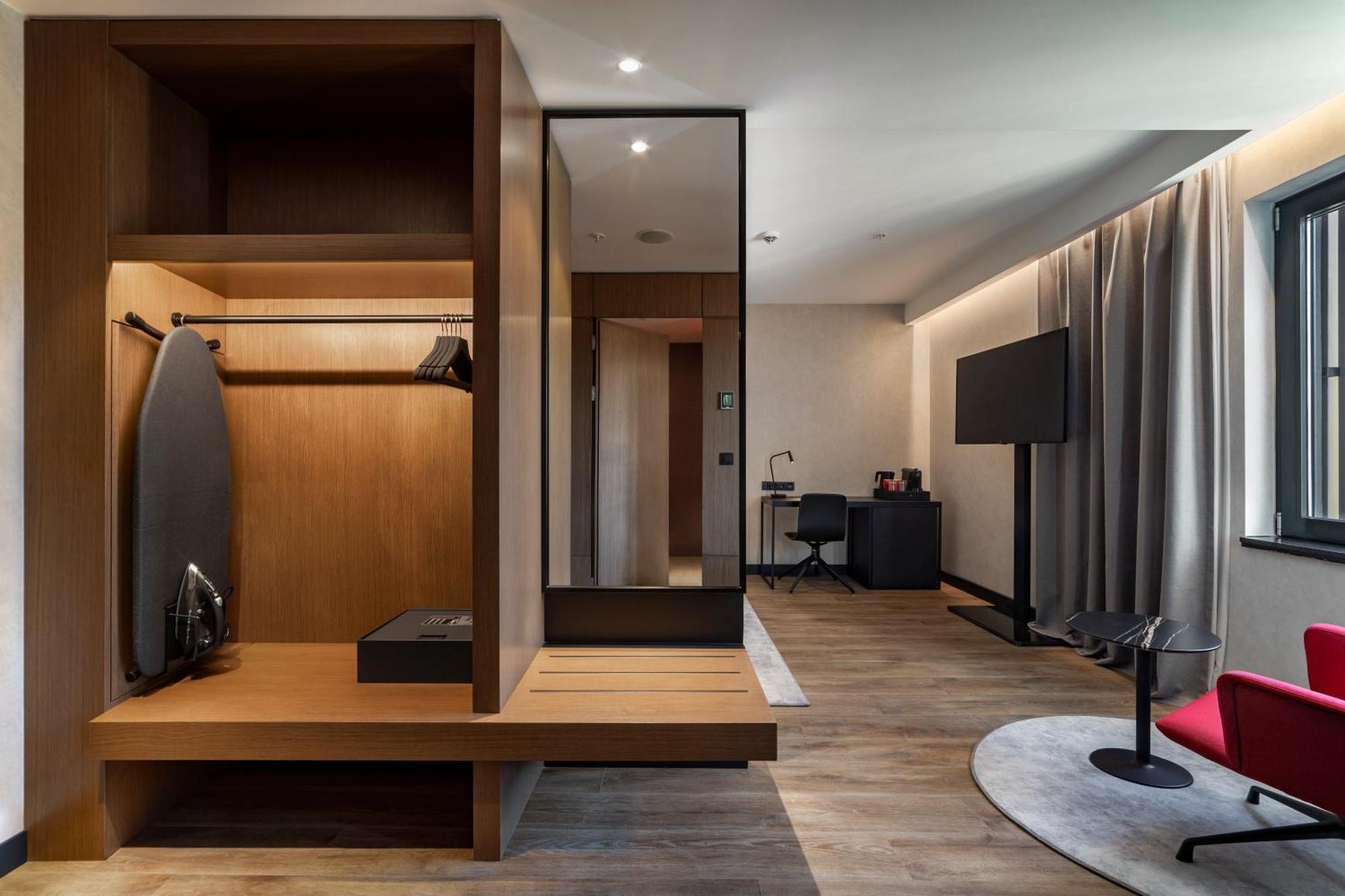 Radisson Red Tbilisi Hotell Rum bild