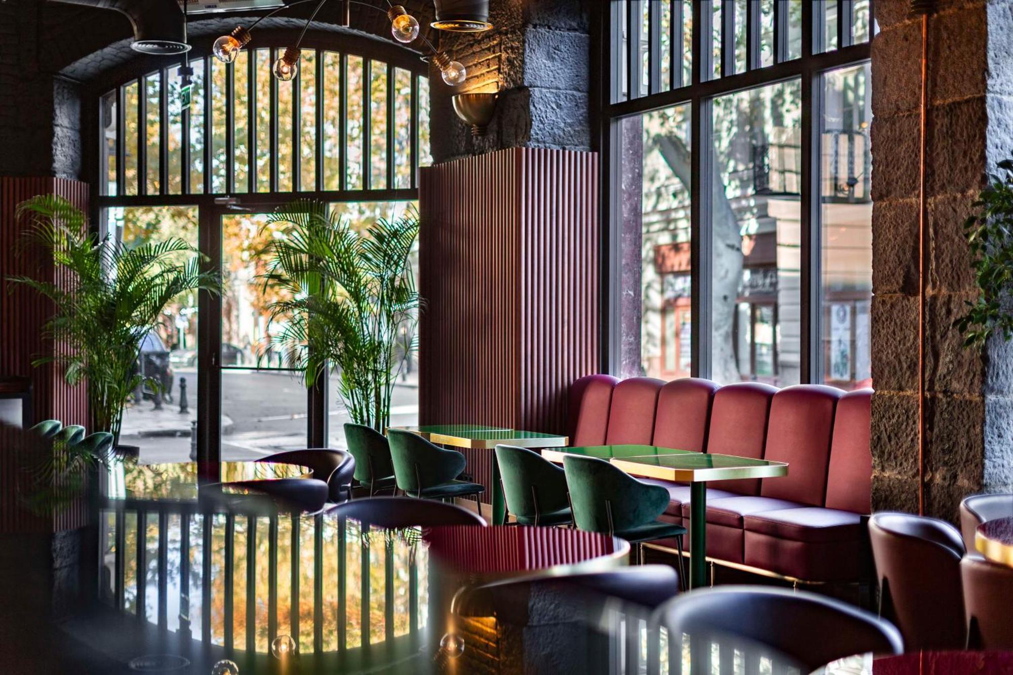 Radisson Red Tbilisi Hotell Exteriör bild