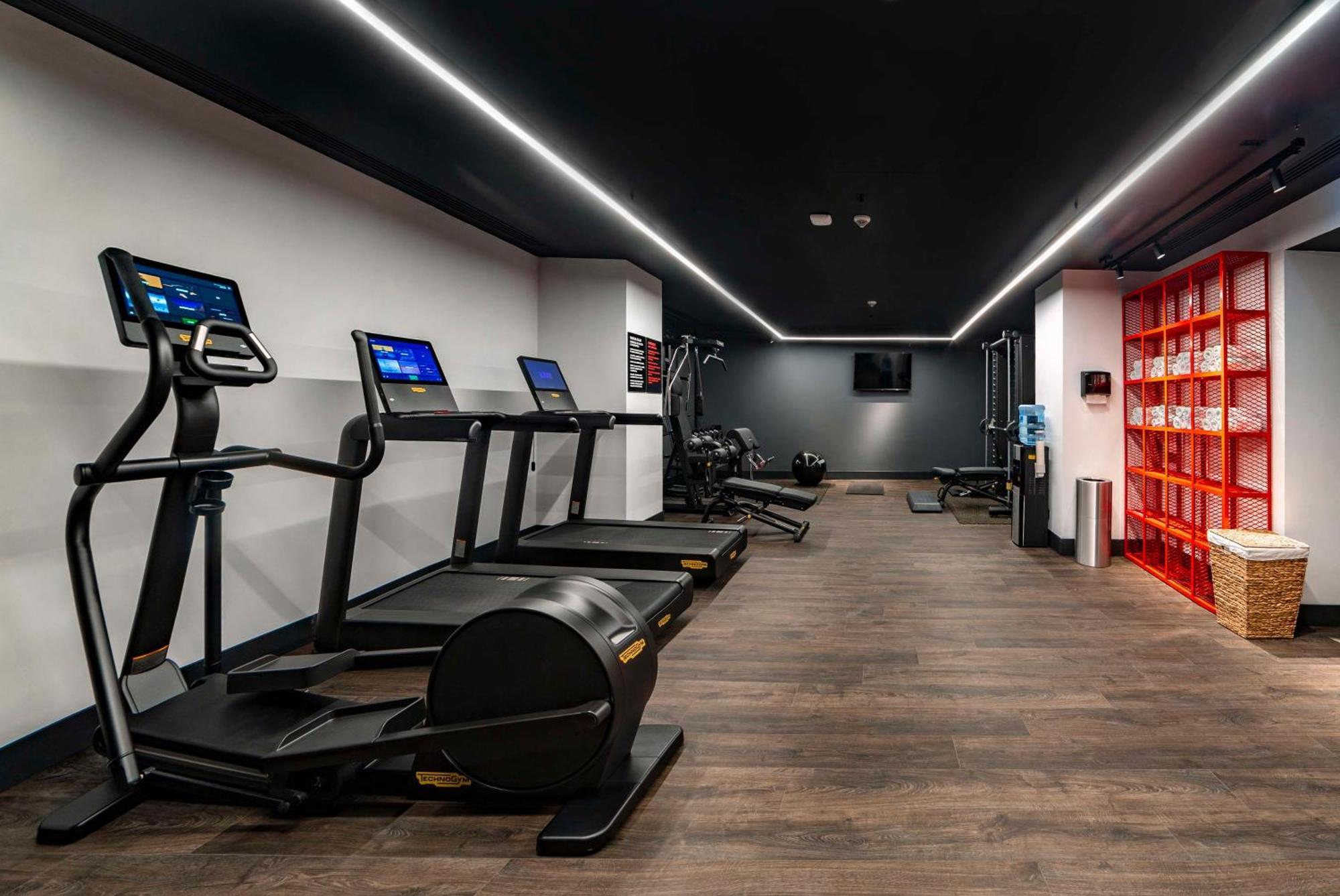 Radisson Red Tbilisi Hotell Exteriör bild