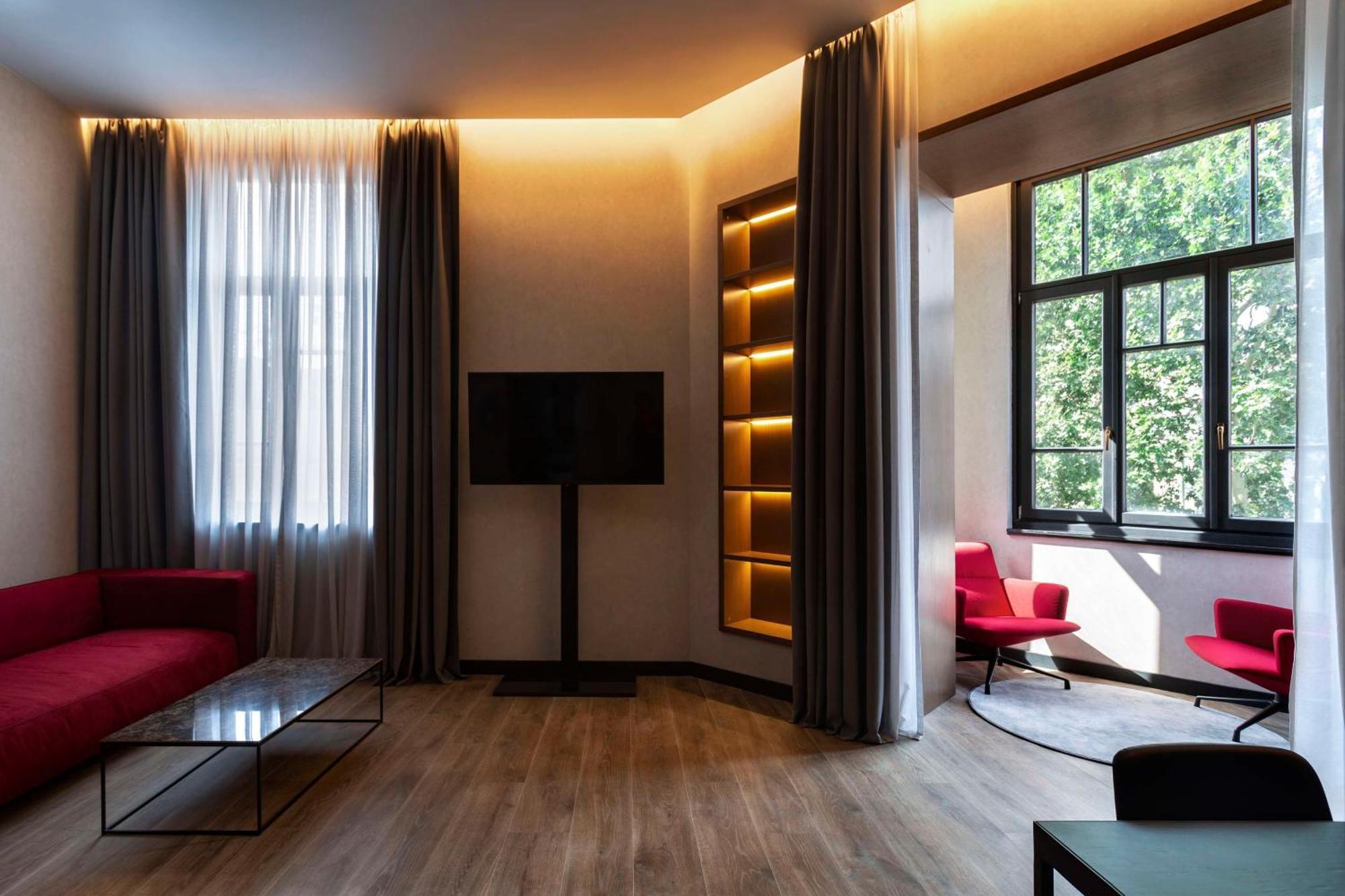 Radisson Red Tbilisi Hotell Exteriör bild