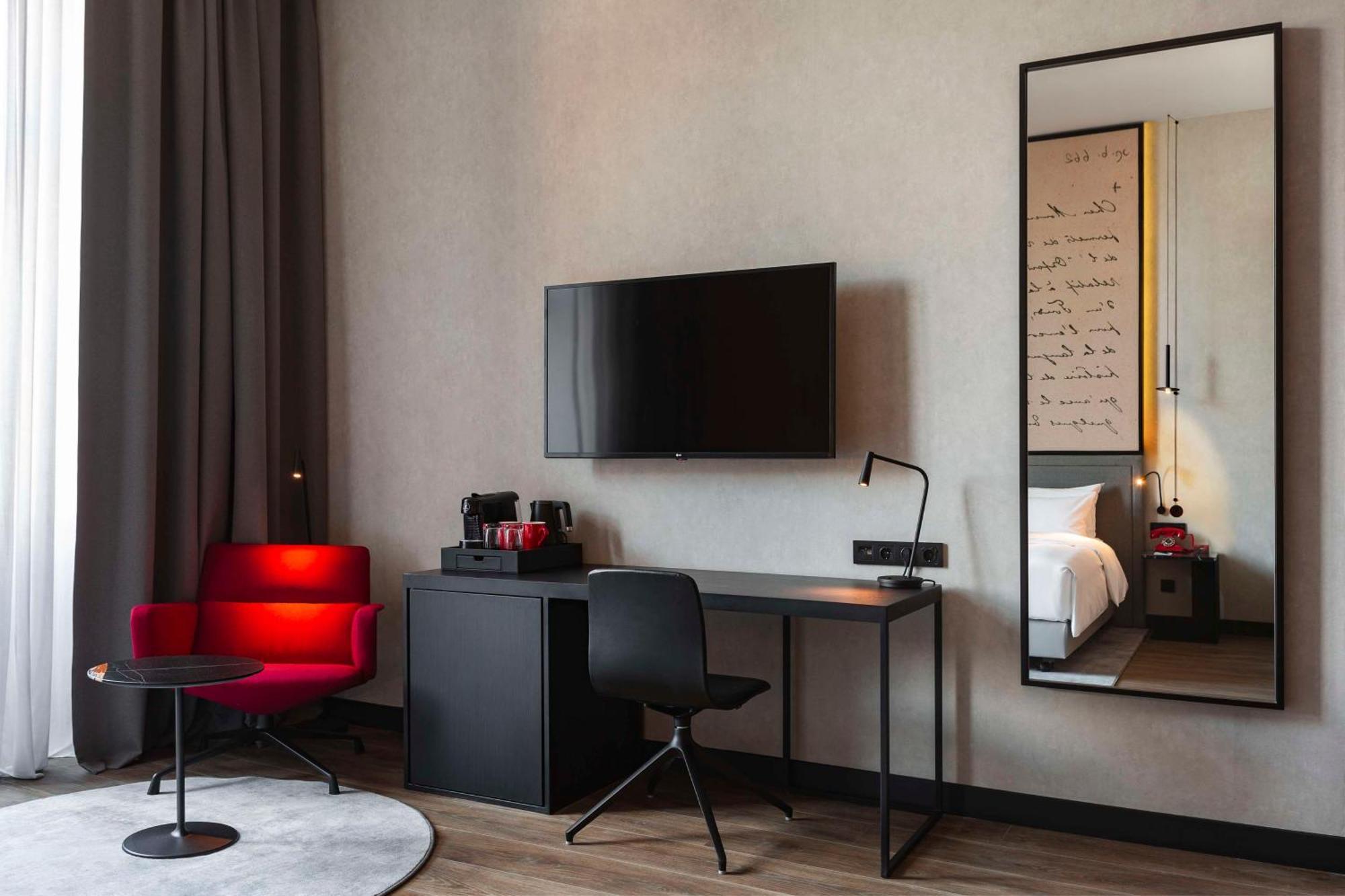 Radisson Red Tbilisi Hotell Exteriör bild