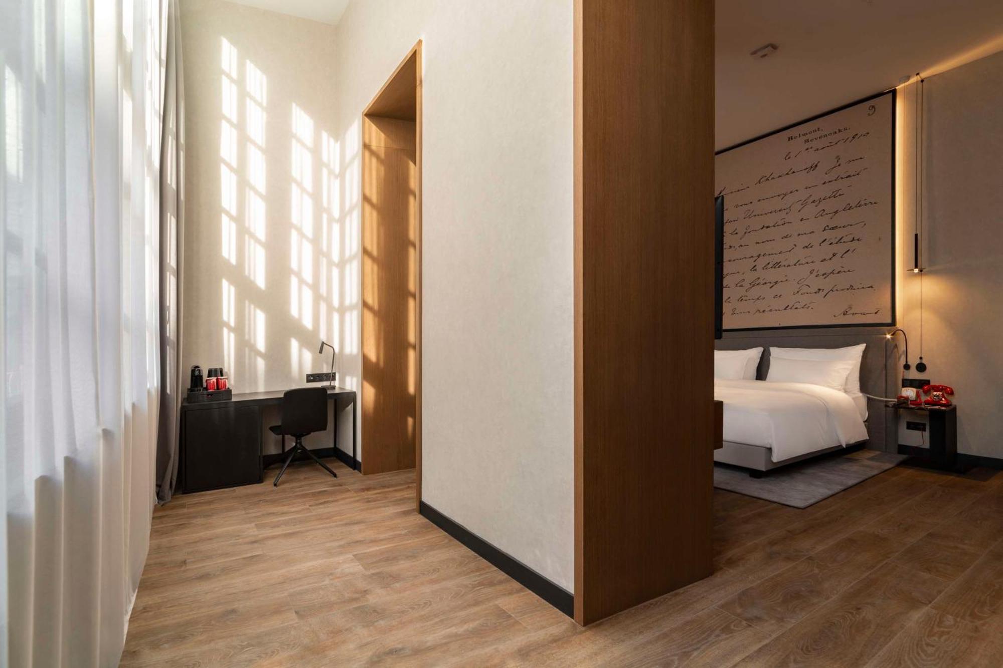 Radisson Red Tbilisi Hotell Exteriör bild