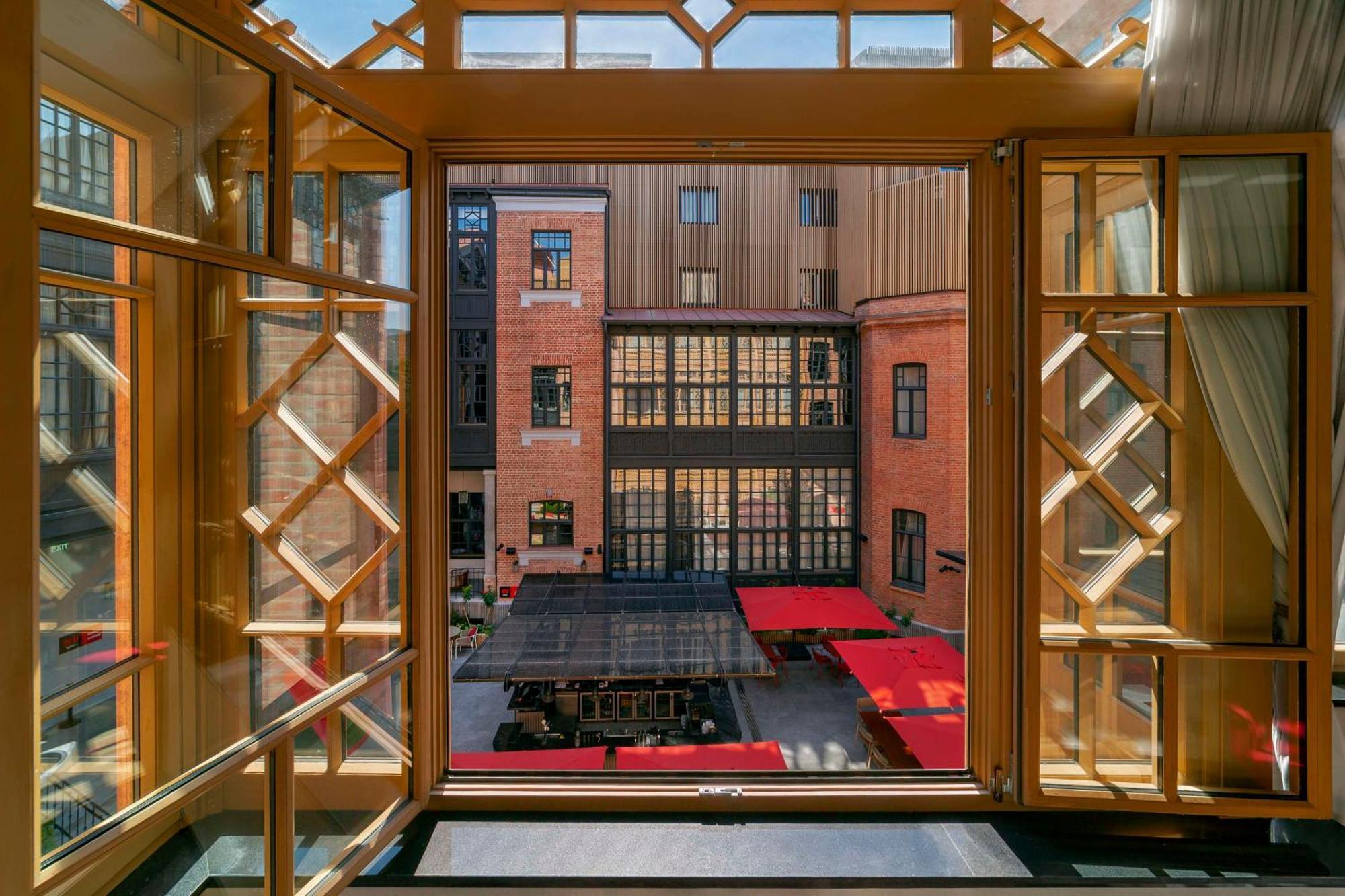 Radisson Red Tbilisi Hotell Exteriör bild