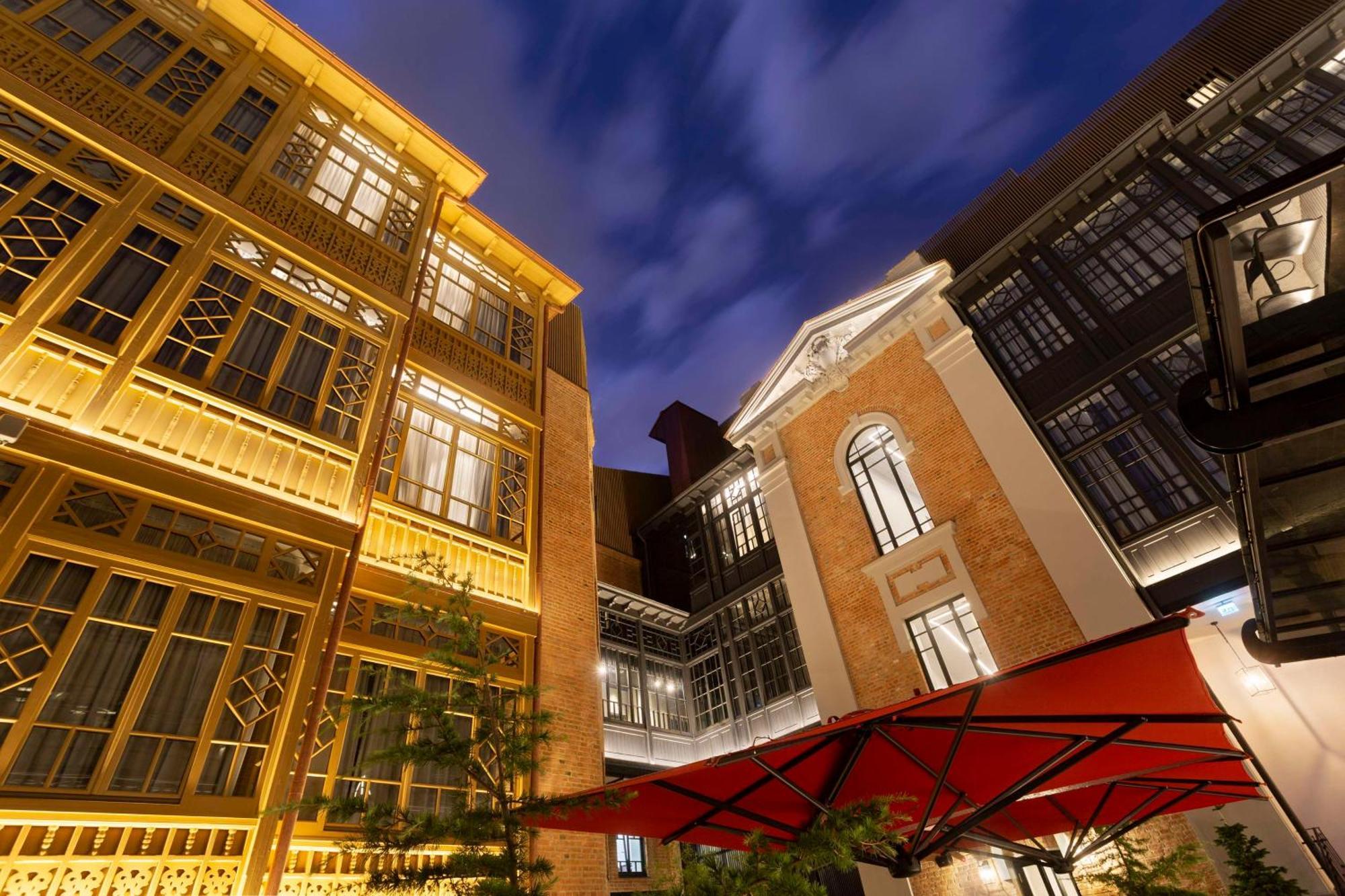 Radisson Red Tbilisi Hotell Exteriör bild