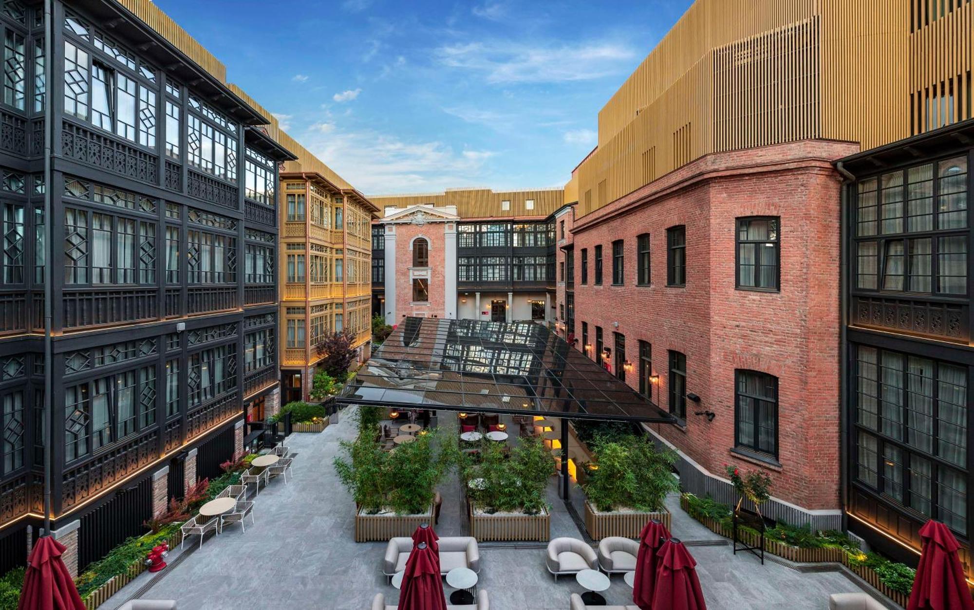 Radisson Red Tbilisi Hotell Exteriör bild