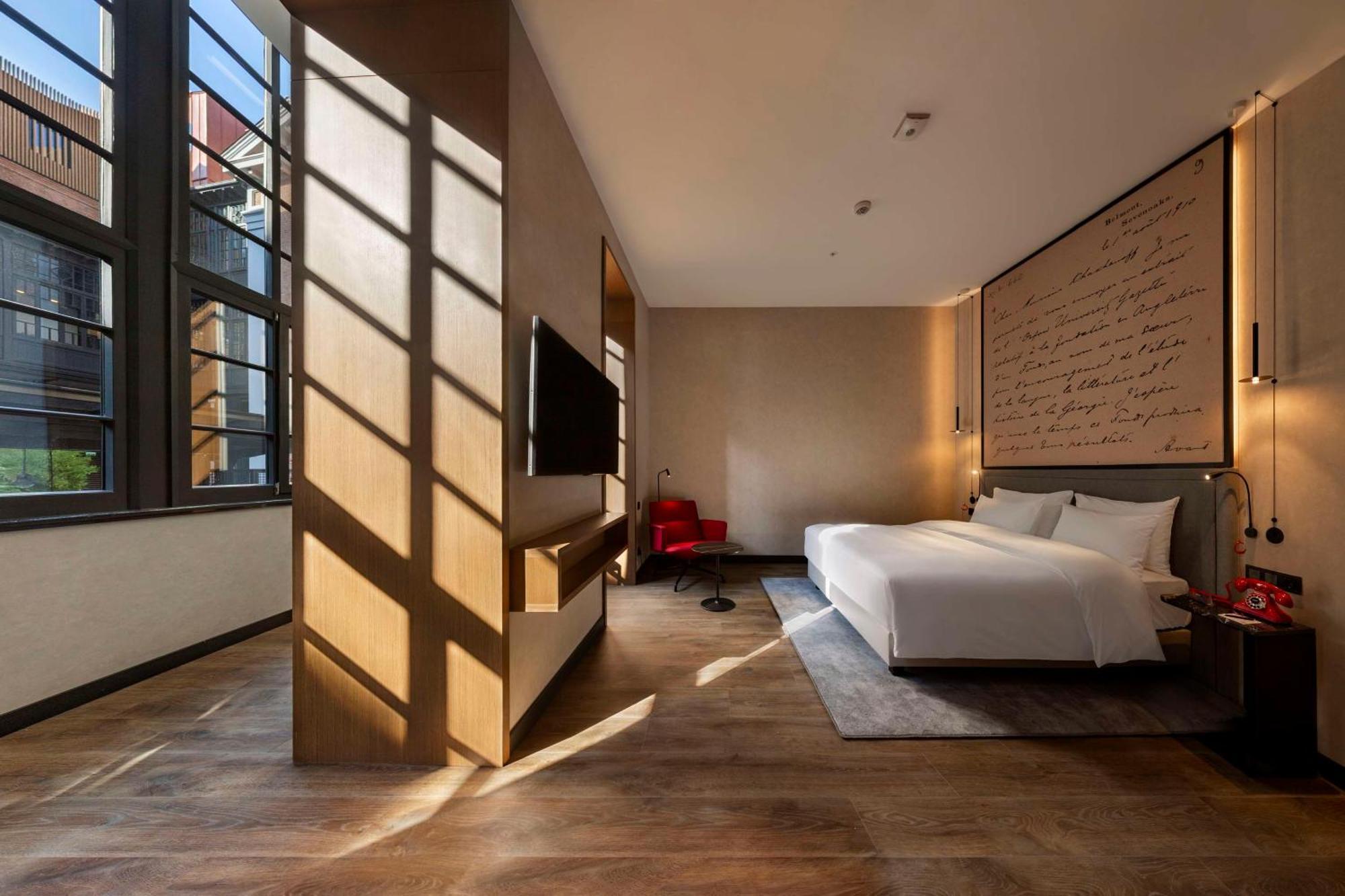 Radisson Red Tbilisi Hotell Exteriör bild